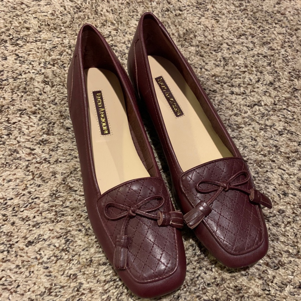 Brand new Enzo Angiolini flats - burgundy